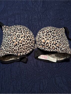 PINK 1 Leopard Print Push-Up Bra & 1 WHITE push-up bra